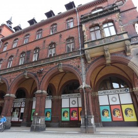 powiększ zdjęcie: W kolejny piątek po wystawach oprowadzają nas „srebrni” kuratorzy