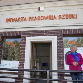 powiększ zdjęcie: W kolejny piątek po wystawach oprowadzają nas „srebrni” kuratorzy