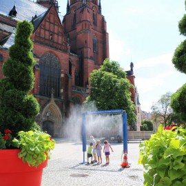 powiększ zdjęcie: Dla ochłody kurtyny wodne z naszych wodociągów
