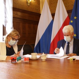 powiększ zdjęcie: Porozumienia Legnicy i jej sąsiadów. Międzygminna gospodarka odpadami
