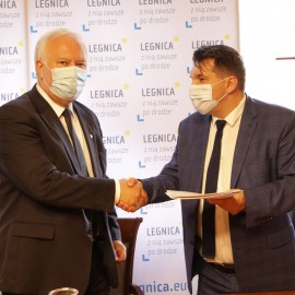 powiększ zdjęcie: Porozumienia Legnicy i jej sąsiadów. Międzygminna gospodarka odpadami