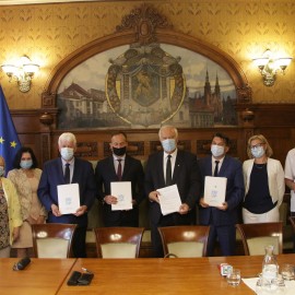 powiększ zdjęcie: Porozumienia Legnicy i jej sąsiadów. Międzygminna gospodarka odpadami