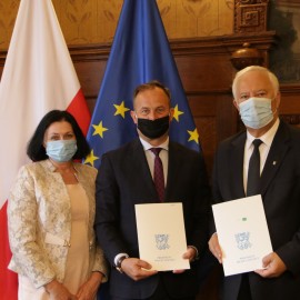 powiększ zdjęcie: Porozumienia Legnicy i jej sąsiadów. Międzygminna gospodarka odpadami
