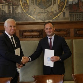 powiększ zdjęcie: Porozumienia Legnicy i jej sąsiadów. Międzygminna gospodarka odpadami