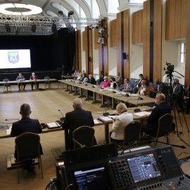 powiększ zdjęcie: Wotum zaufania i absolutorium dla Tadeusza Krzakowskiego. Budżet za 2020 rok przyjęty