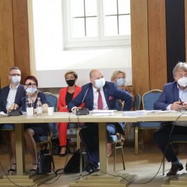 powiększ zdjęcie: Wotum zaufania i absolutorium dla Tadeusza Krzakowskiego. Budżet za 2020 rok przyjęty