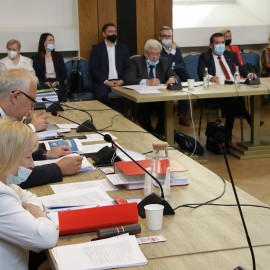 powiększ zdjęcie: Wotum zaufania i absolutorium dla Tadeusza Krzakowskiego. Budżet za 2020 rok przyjęty