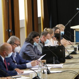 powiększ zdjęcie: Wotum zaufania i absolutorium dla Tadeusza Krzakowskiego. Budżet za 2020 rok przyjęty