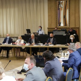 powiększ zdjęcie: Wotum zaufania i absolutorium dla Tadeusza Krzakowskiego. Budżet za 2020 rok przyjęty