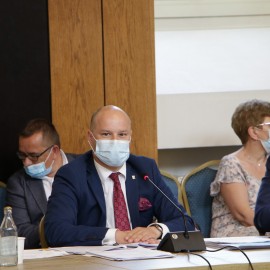 powiększ zdjęcie: Wotum zaufania i absolutorium dla Tadeusza Krzakowskiego. Budżet za 2020 rok przyjęty