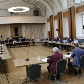 powiększ zdjęcie: Wotum zaufania i absolutorium dla Tadeusza Krzakowskiego. Budżet za 2020 rok przyjęty