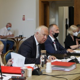 Wotum zaufania i absolutorium dla Tadeusza Krzakowskiego. Budżet za 2020 rok przyjęty