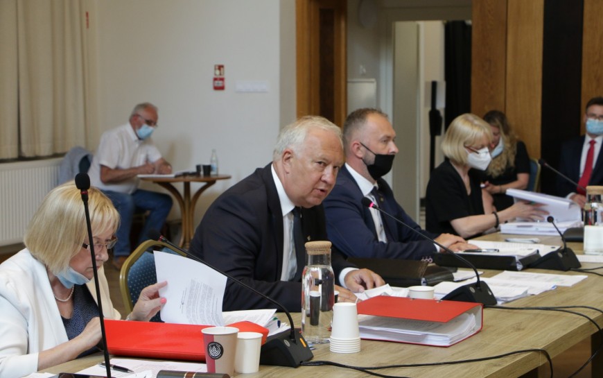 Wotum zaufania i absolutorium dla Tadeusza Krzakowskiego. Budżet za 2020 rok przyjęty