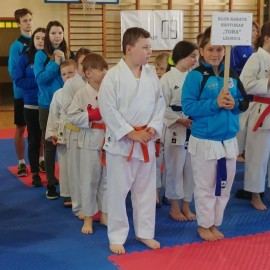 powiększ zdjęcie: Deszcz medali dla KKS TORA i UKS Tora