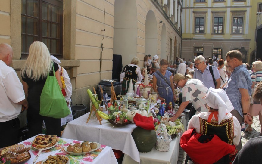 Kto siedzi na miedzi(-y)? Zapraszamy na sobotnie spotkanie z folklorem