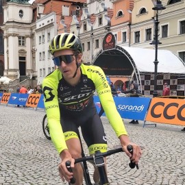 powiększ zdjęcie: Alan Banaszek wygrał w sercu miasta prolog Grodów Piastowskich