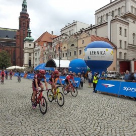 powiększ zdjęcie: Alan Banaszek wygrał w sercu miasta prolog Grodów Piastowskich