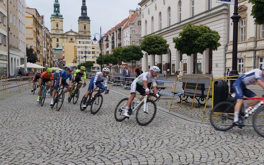 Alan Banaszek wygrał w sercu miasta prolog Grodów Piastowskich