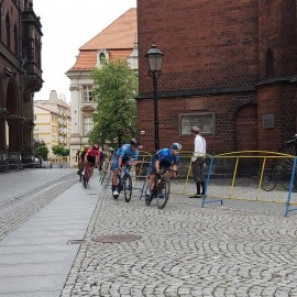 powiększ zdjęcie: Alan Banaszek wygrał w sercu miasta prolog Grodów Piastowskich