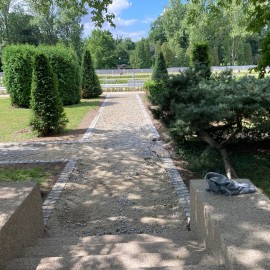 powiększ zdjęcie: Trwa rewitalizacja parkowych alejek w sąsiedztwie fontann