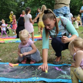 powiększ zdjęcie: Dołącz do naszych śniadań na trawie. Legniczanie je pokochali