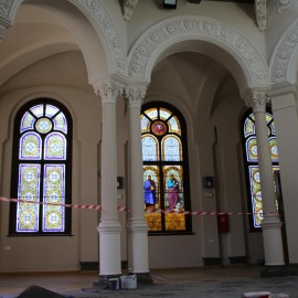 powiększ zdjęcie: Renowacja cmentarnej kaplicy ukazała, jak piękne są tam detale architektoniczne