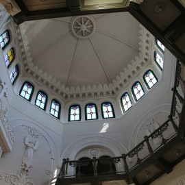 Renowacja cmentarnej kaplicy ukazała, jak piękne są tam detale architektoniczne