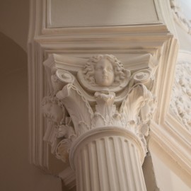 powiększ zdjęcie: Renowacja cmentarnej kaplicy ukazała, jak piękne są tam detale architektoniczne