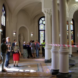 powiększ zdjęcie: Renowacja cmentarnej kaplicy ukazała, jak piękne są tam detale architektoniczne