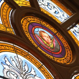 powiększ zdjęcie: Renowacja cmentarnej kaplicy ukazała, jak piękne są tam detale architektoniczne