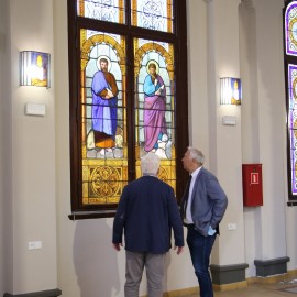 powiększ zdjęcie: Renowacja cmentarnej kaplicy ukazała, jak piękne są tam detale architektoniczne