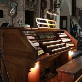 powiększ zdjęcie: Wieczory pełne muzyki organowej. Dobrze jest posłuchać mistrzów