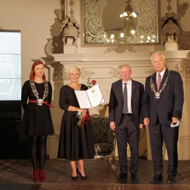 powiększ zdjęcie: Miasto podziękowało i nagrodziło wybitnych legniczan, instytucje, organizacje