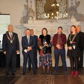powiększ zdjęcie: Miasto podziękowało i nagrodziło wybitnych legniczan, instytucje, organizacje