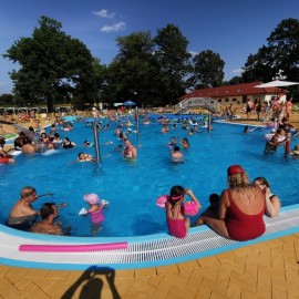 powiększ zdjęcie: Legniczanie i goście pożegnali nasz Park Wodny Aquafun. Mówią, że już tęsknią