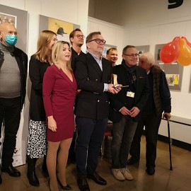powiększ zdjęcie: „Szkło kontaktowe” TVN24 z nagrodą Satyrykonu Szpila 2021