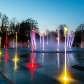 powiększ zdjęcie: Nowe godziny pokazu woda, światło, dźwięk na fontannach