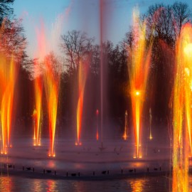 powiększ zdjęcie: Nowe godziny pokazu woda, światło, dźwięk na fontannach