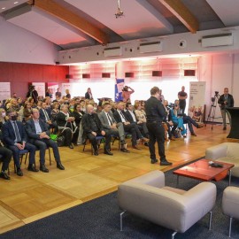 powiększ zdjęcie: Ponad sto osób uczestniczyło w konferencji „Razem dla rodziny”