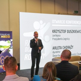 powiększ zdjęcie: Ponad sto osób uczestniczyło w konferencji „Razem dla rodziny”