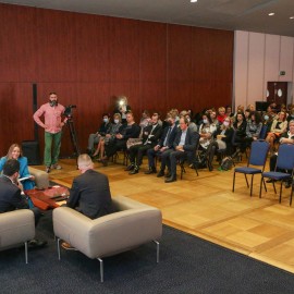 powiększ zdjęcie: Ponad sto osób uczestniczyło w konferencji „Razem dla rodziny”