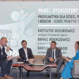 powiększ zdjęcie: Ponad sto osób uczestniczyło w konferencji „Razem dla rodziny”