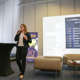 powiększ zdjęcie: Ponad sto osób uczestniczyło w konferencji „Razem dla rodziny”
