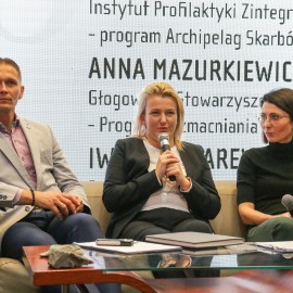 powiększ zdjęcie: Ponad sto osób uczestniczyło w konferencji „Razem dla rodziny”