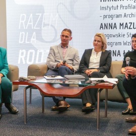 powiększ zdjęcie: Ponad sto osób uczestniczyło w konferencji „Razem dla rodziny”
