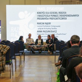 powiększ zdjęcie: Ponad sto osób uczestniczyło w konferencji „Razem dla rodziny”