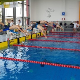 Legniczanie wywalczyli grad medali na mistrzostwach regionu w pływaniu. Gratulujemy