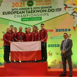 powiększ zdjęcie: Reprezentacja Polski w taekwon-do z legniczanami w składzie najlepsza w Europie
