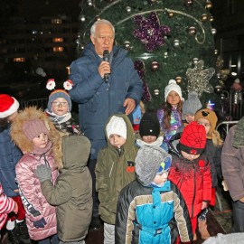 powiększ zdjęcie: W Mikołajki rozbłysły nasze bajkowe iluminacje i odmieniły miasto