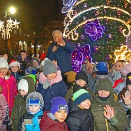 powiększ zdjęcie: W Mikołajki rozbłysły nasze bajkowe iluminacje i odmieniły miasto